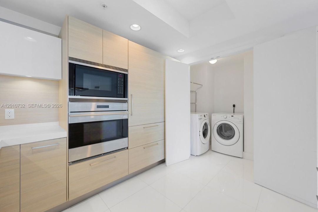 Active With Contract: $5,500 (2 beds, 3 baths, 1756 Square Feet)