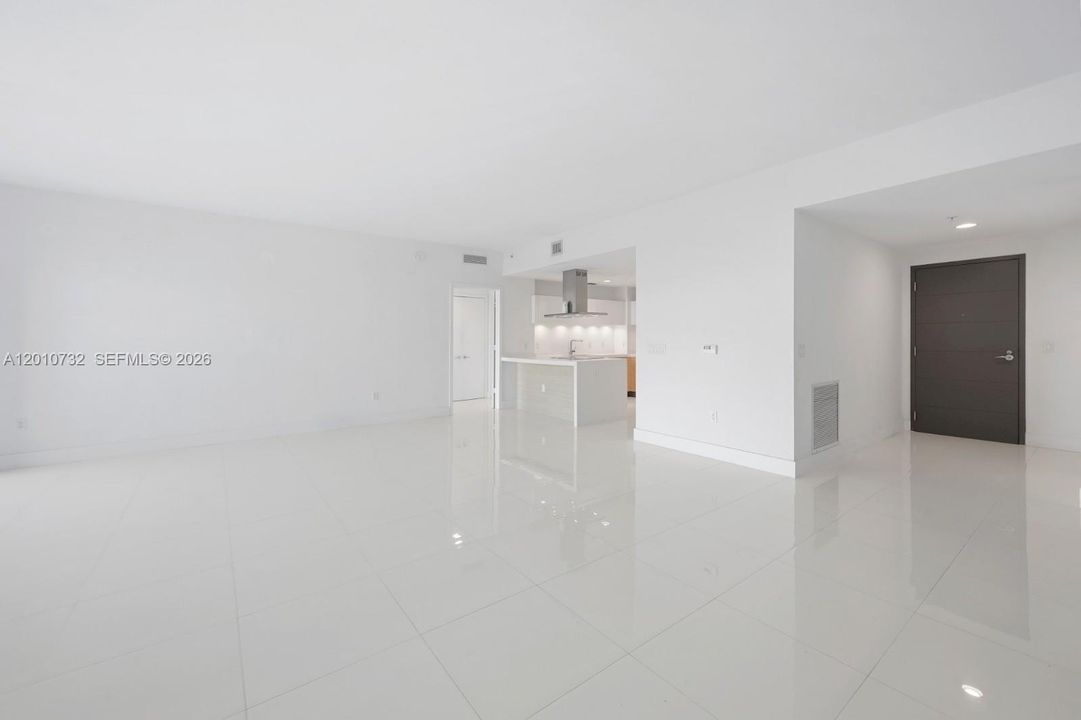 Active With Contract: $5,500 (2 beds, 3 baths, 1756 Square Feet)