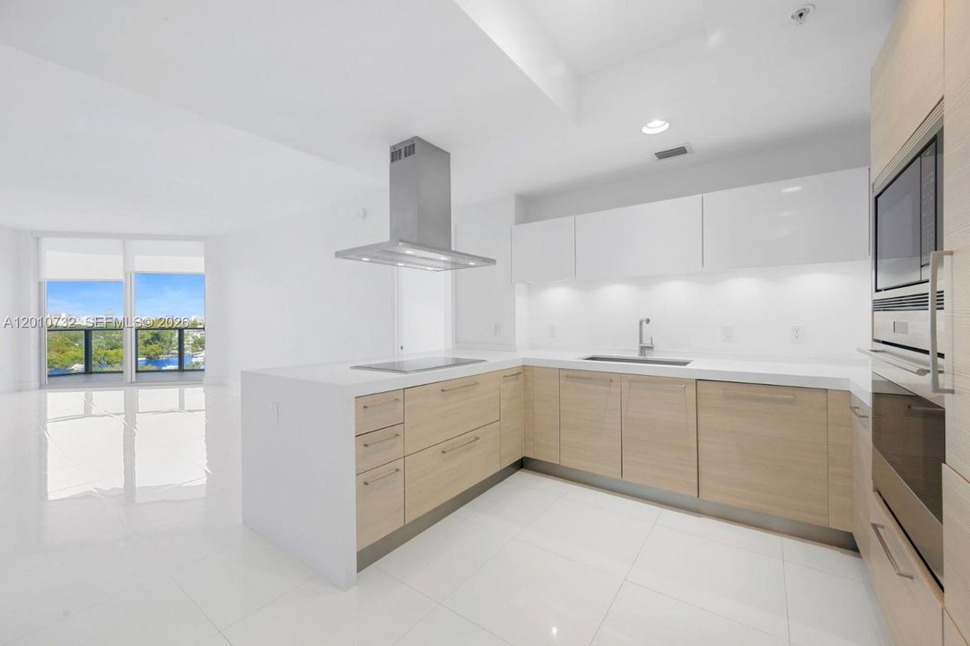 Active With Contract: $5,500 (2 beds, 3 baths, 1756 Square Feet)
