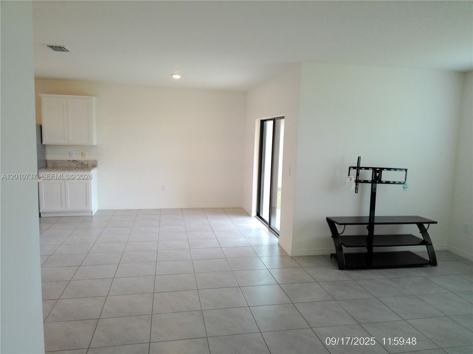 Active With Contract: $2,133 (4 beds, 2 baths, 1830 Square Feet)