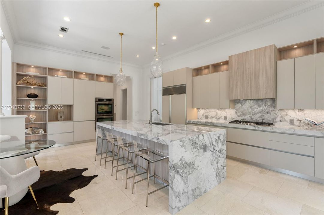 В аренду: $85,000 (6 спален, 6 ванн, 9099 Квадратных фут)