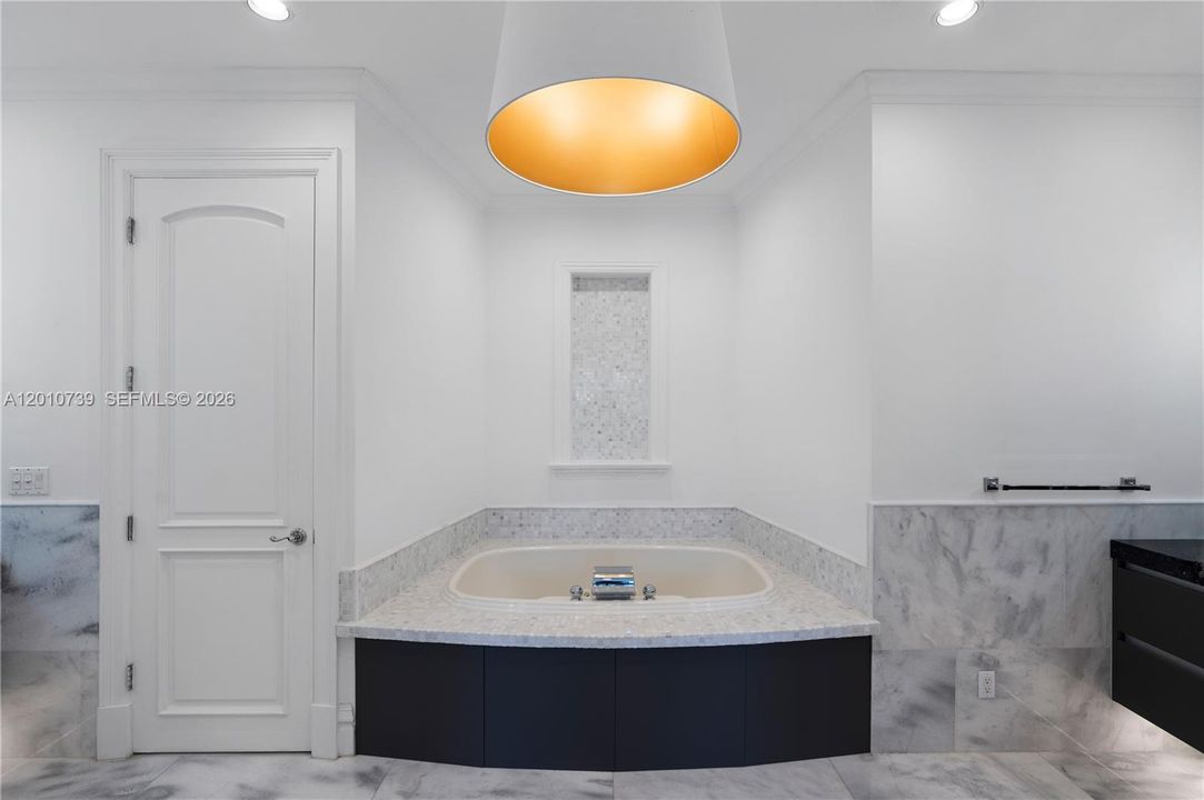 В аренду: $85,000 (6 спален, 6 ванн, 9099 Квадратных фут)