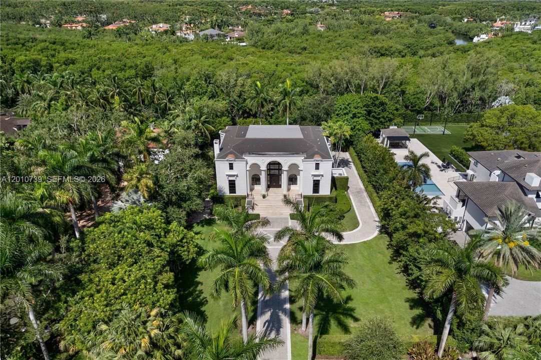 В аренду: $85,000 (6 спален, 6 ванн, 9099 Квадратных фут)
