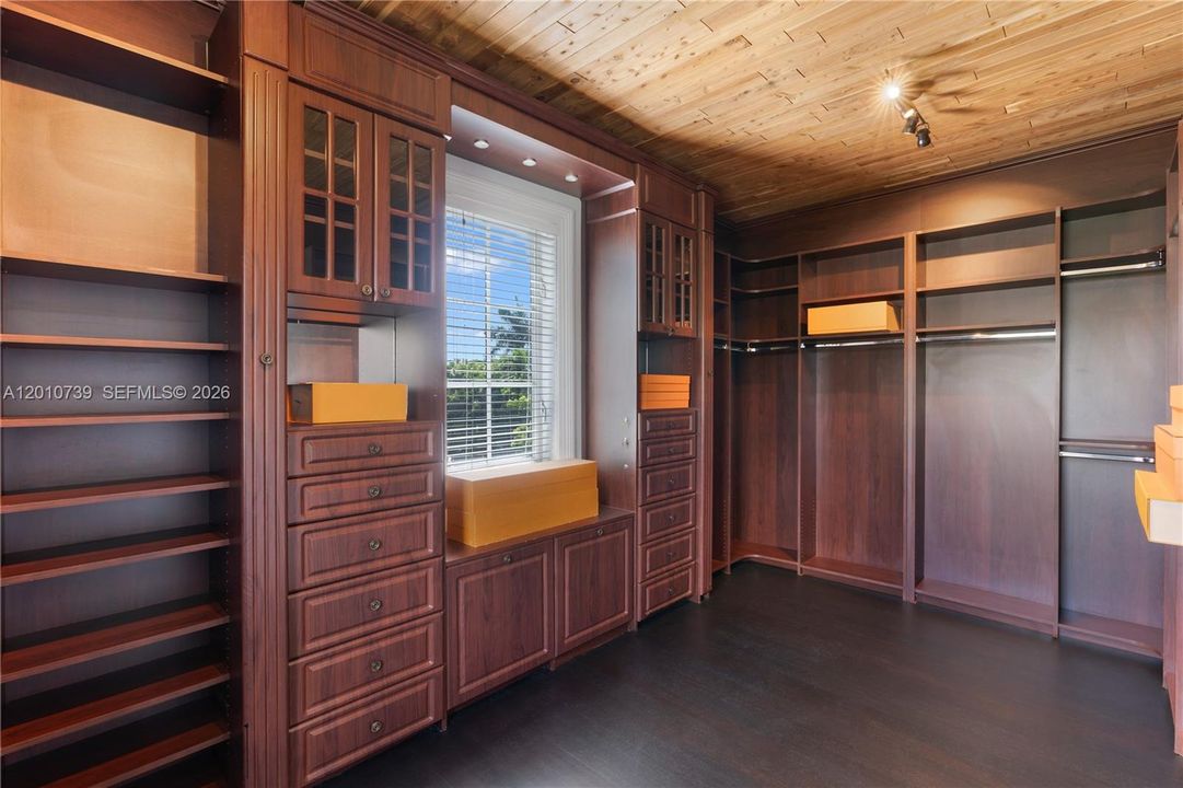 В аренду: $85,000 (6 спален, 6 ванн, 9099 Квадратных фут)