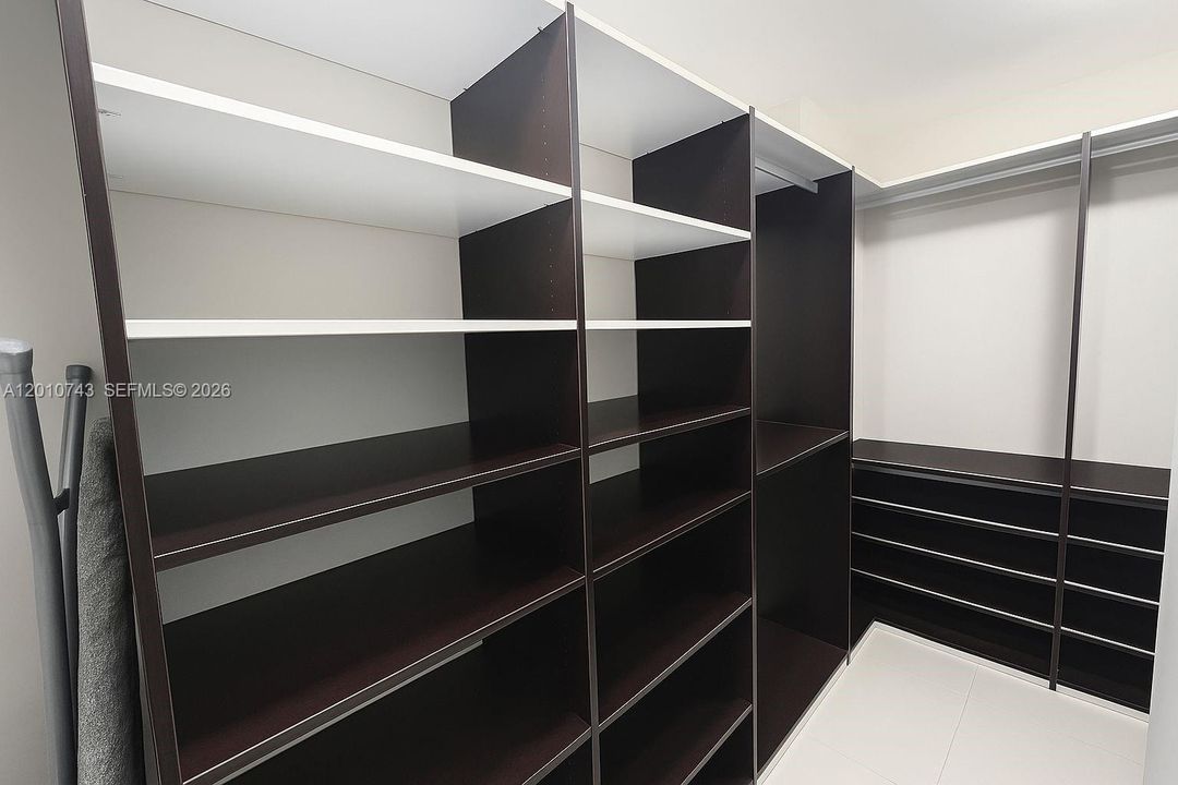 Active With Contract: $4,800 (2 beds, 2 baths, 1521 Square Feet)