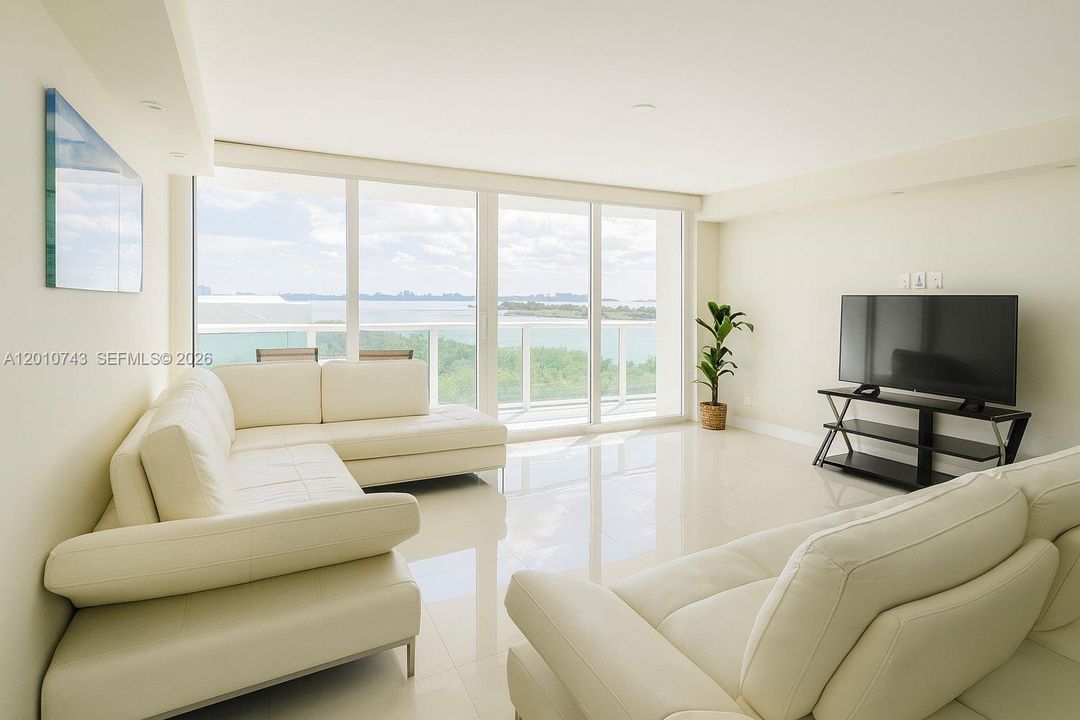 Active With Contract: $4,800 (2 beds, 2 baths, 1521 Square Feet)