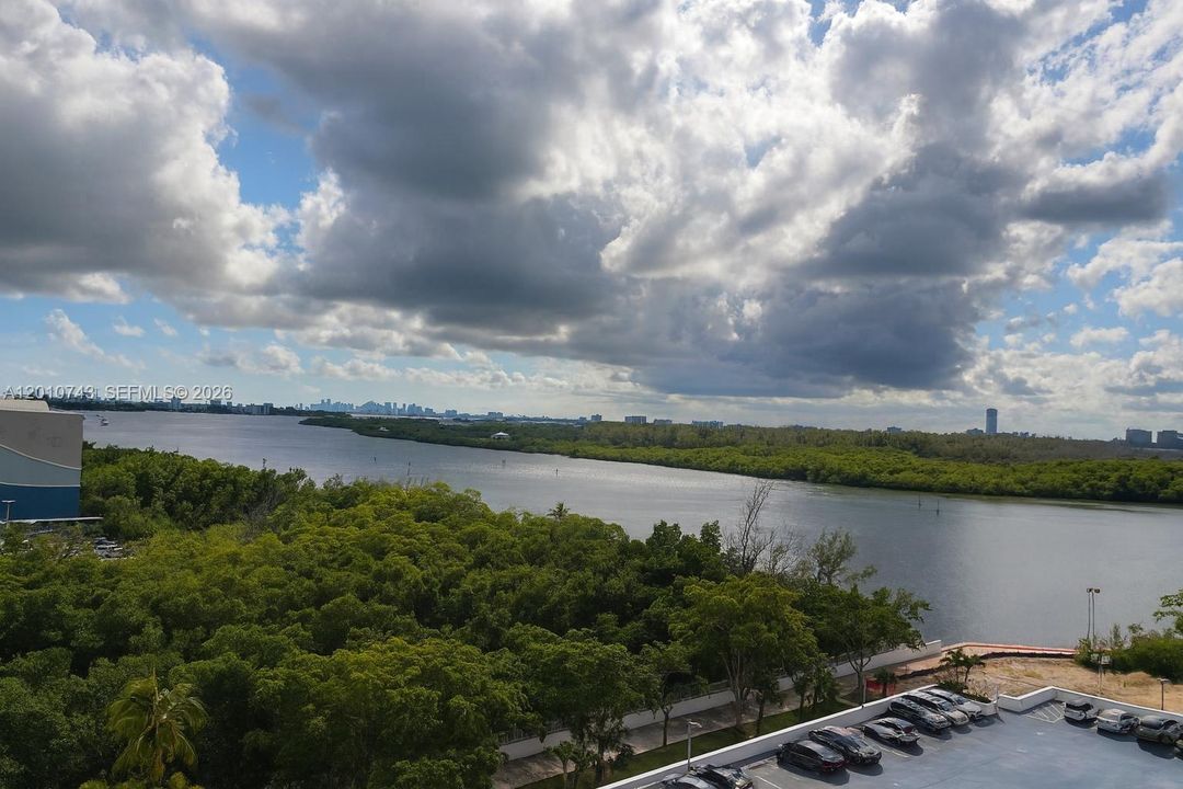 Active With Contract: $4,800 (2 beds, 2 baths, 1521 Square Feet)