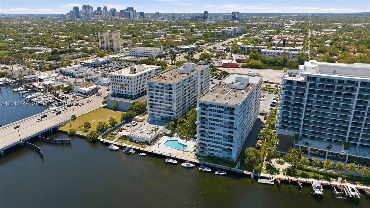 For Sale: $345,000 (2 beds, 2 baths, 1344 Square Feet)