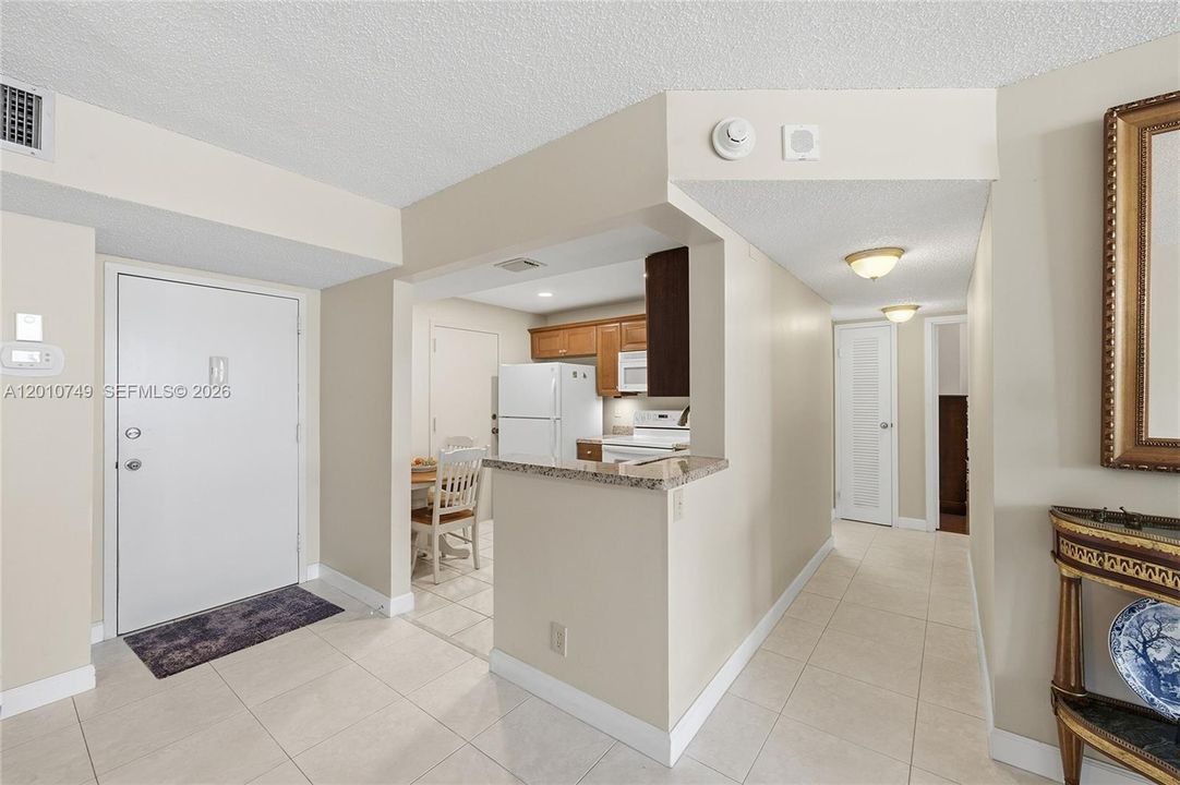 For Sale: $345,000 (2 beds, 2 baths, 1344 Square Feet)