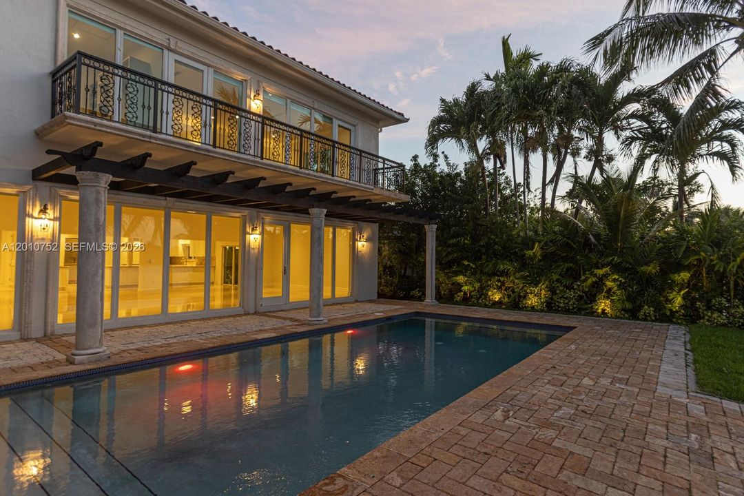Active With Contract: $7,750,000 (4 beds, 4 baths, 4502 Square Feet)