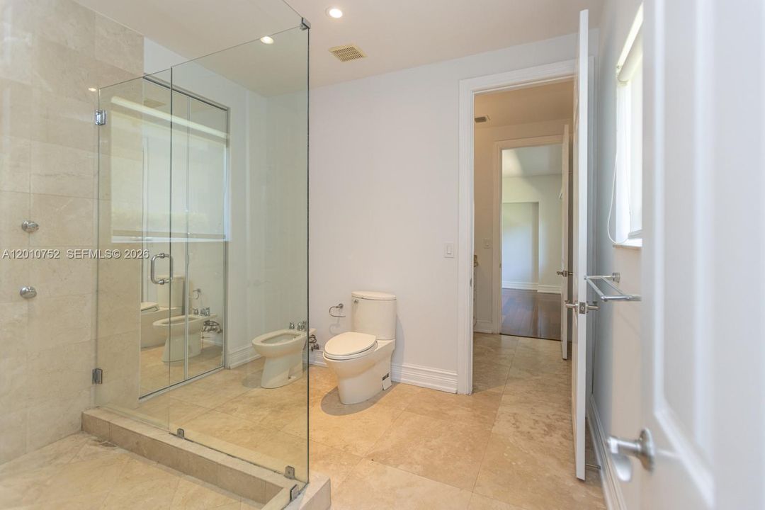 Active With Contract: $7,750,000 (4 beds, 4 baths, 4502 Square Feet)