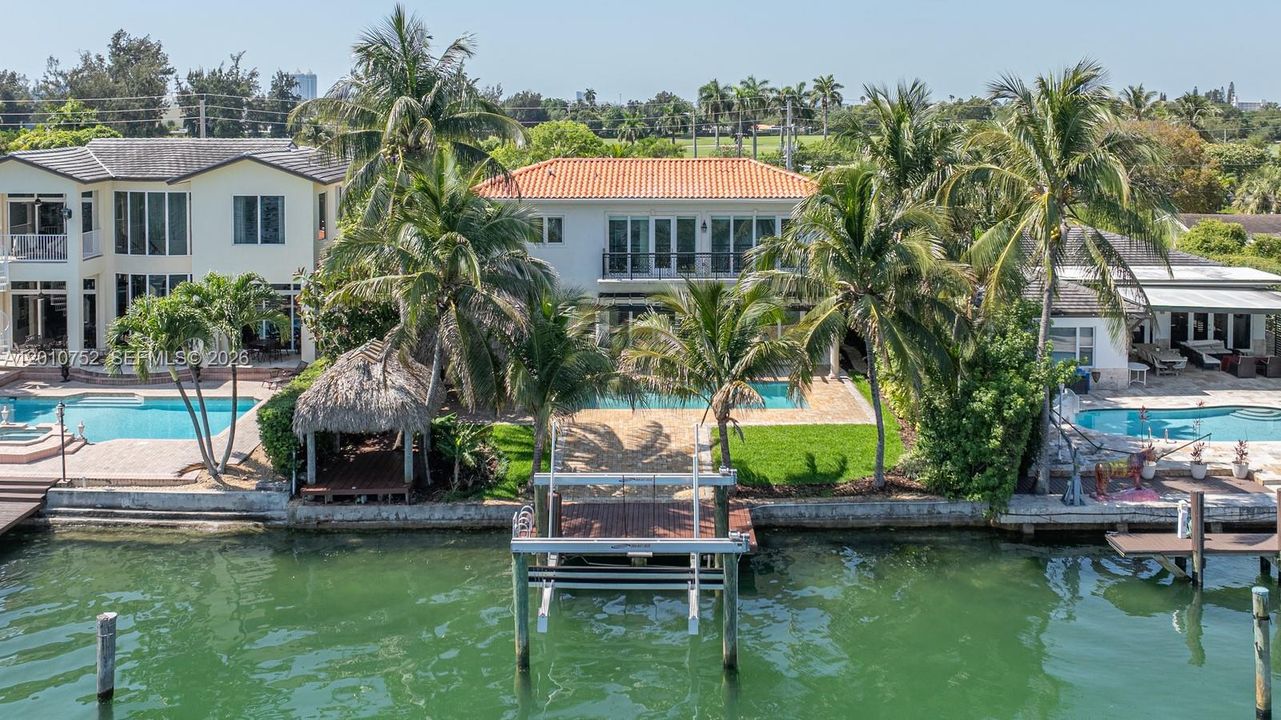 Active With Contract: $7,750,000 (4 beds, 4 baths, 4502 Square Feet)
