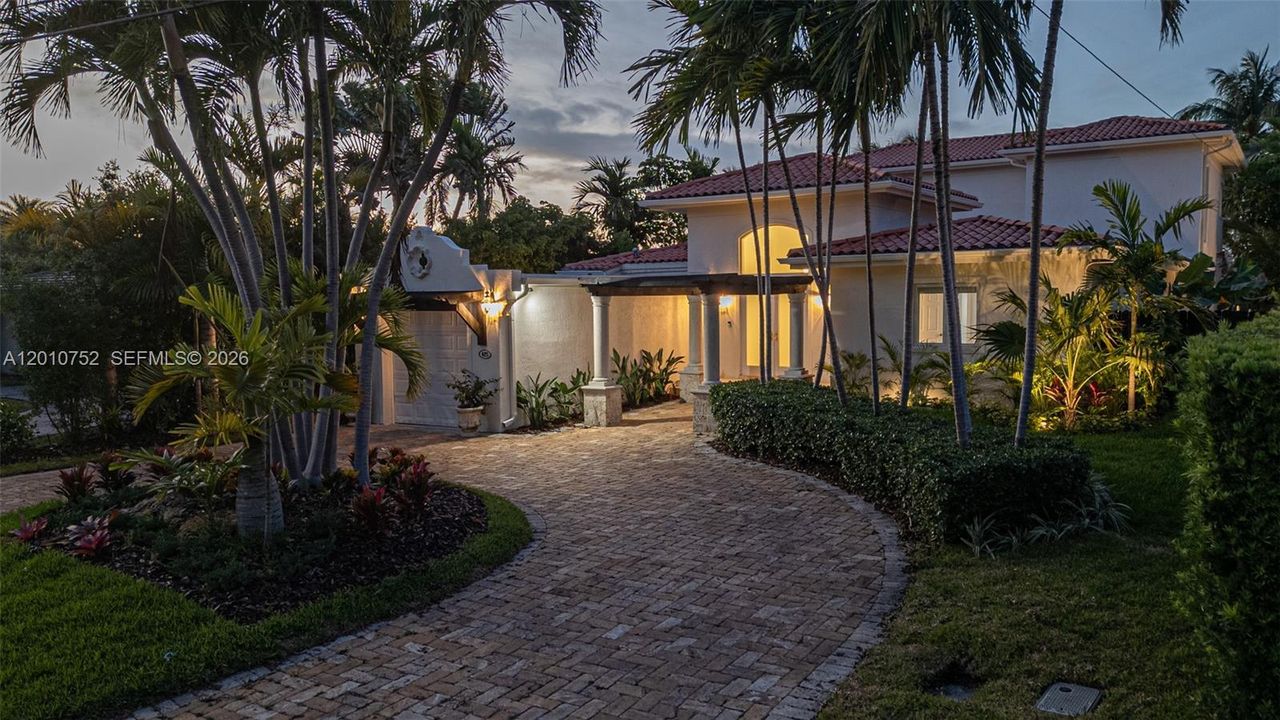 Active With Contract: $7,750,000 (4 beds, 4 baths, 4502 Square Feet)