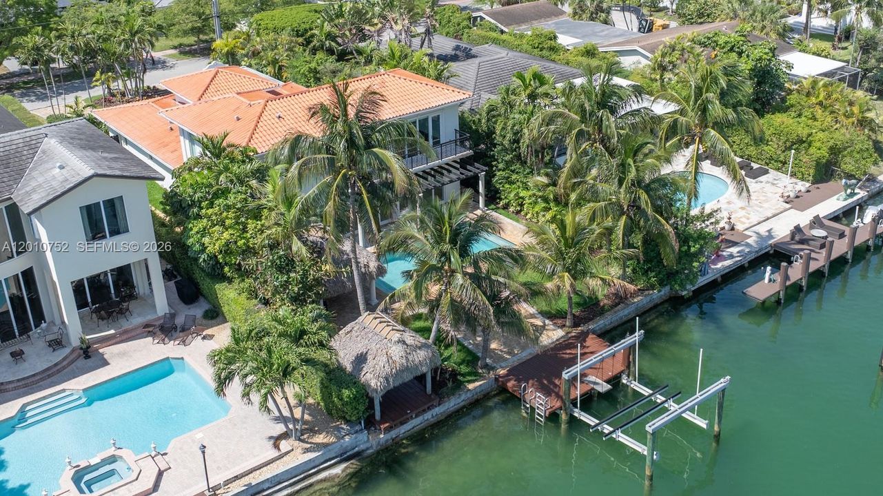 Active With Contract: $7,750,000 (4 beds, 4 baths, 4502 Square Feet)