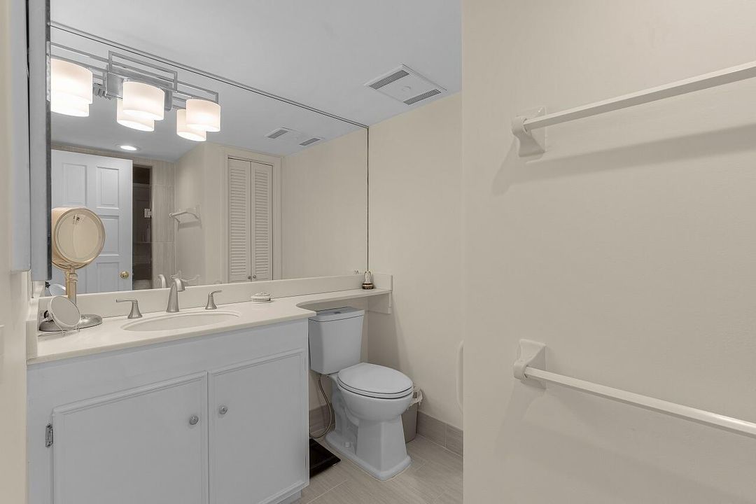 Middle Bathroom
