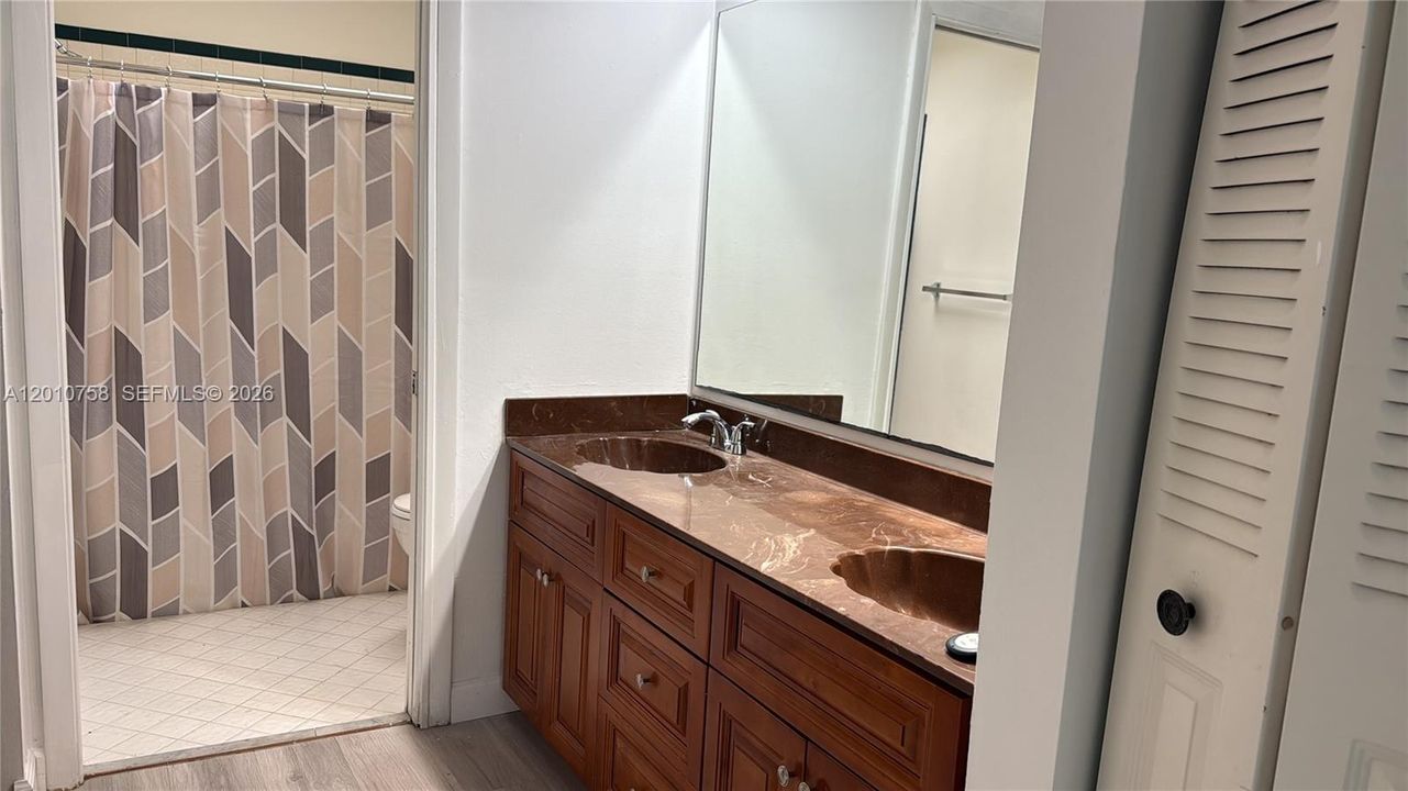 В аренду: $3,500 (3 спален, 2 ванн, 1296 Квадратных фут)