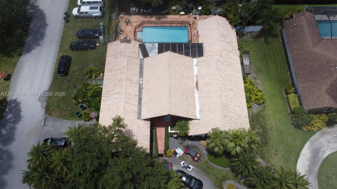 For Sale: $1,600,000 (7 beds, 4 baths, 4133 Square Feet)