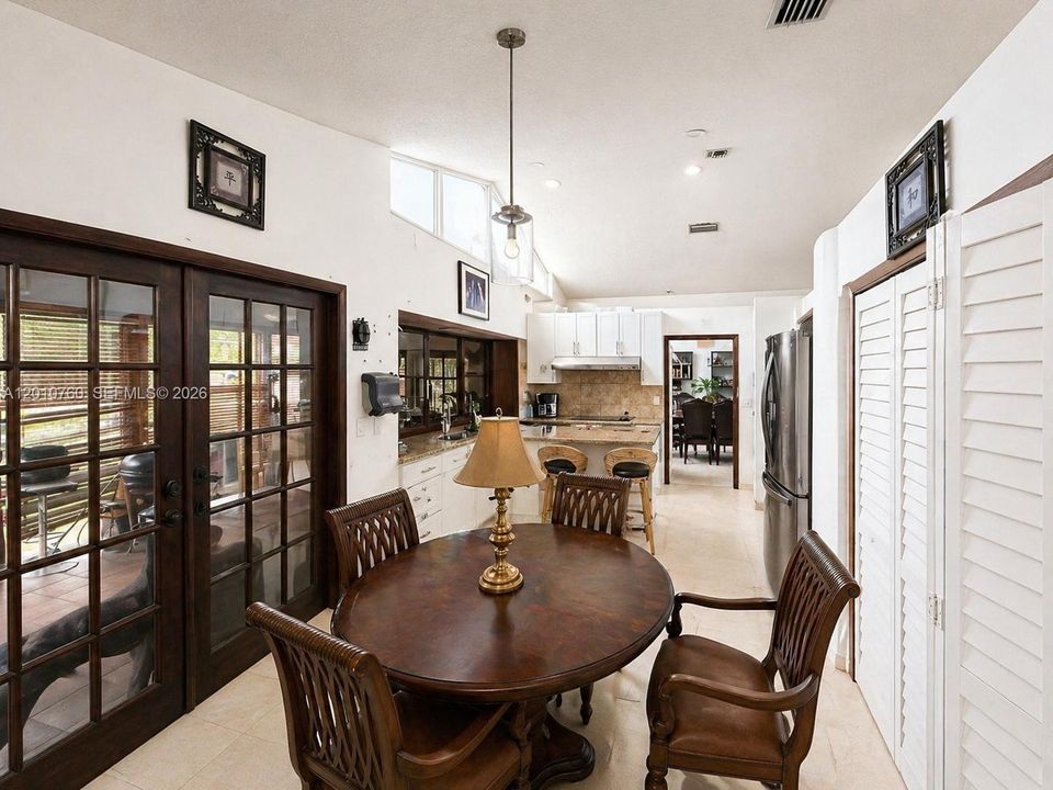 For Sale: $1,600,000 (7 beds, 4 baths, 4133 Square Feet)