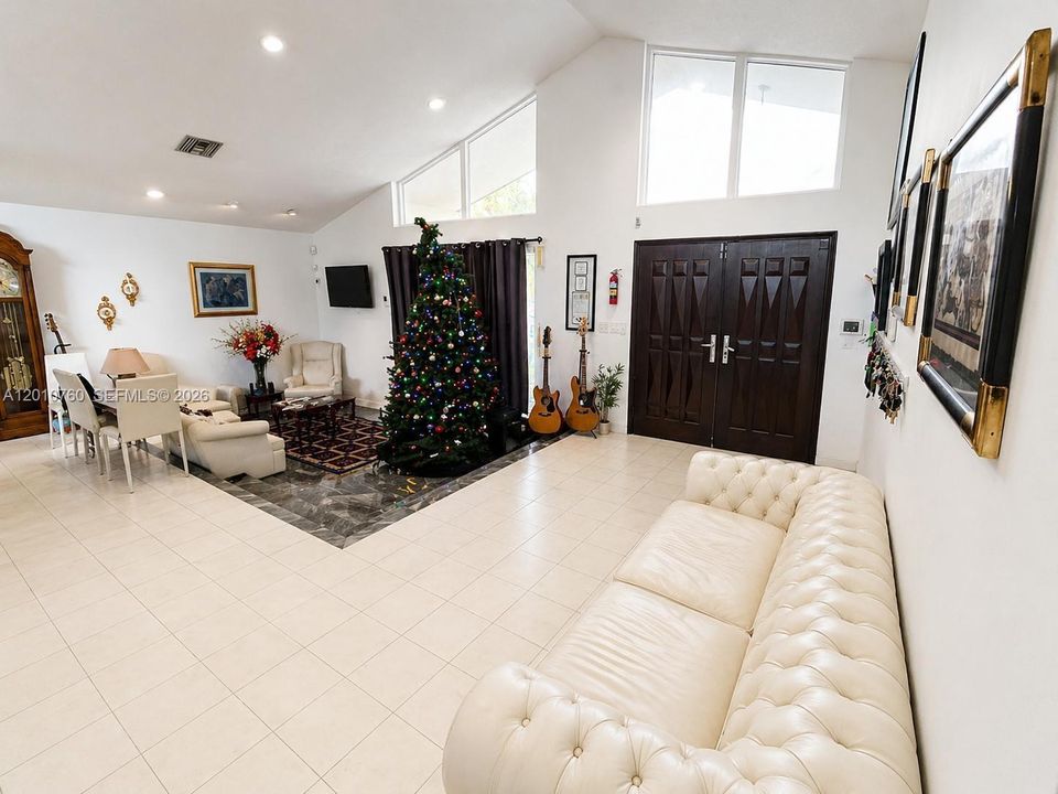 For Sale: $1,600,000 (7 beds, 4 baths, 4133 Square Feet)