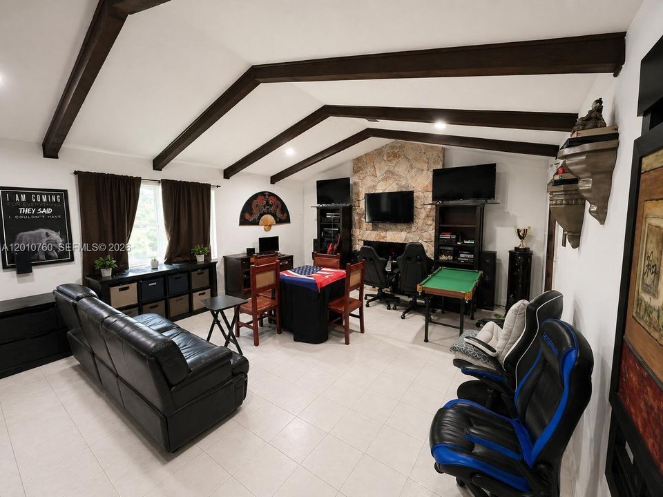 For Sale: $1,600,000 (7 beds, 4 baths, 4133 Square Feet)