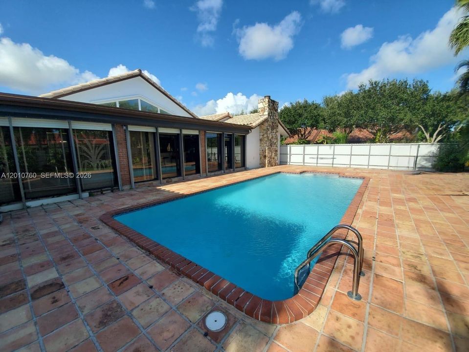 For Sale: $1,600,000 (7 beds, 4 baths, 4133 Square Feet)