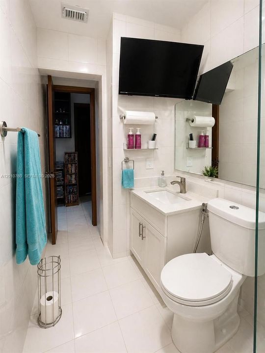 For Sale: $1,600,000 (7 beds, 4 baths, 4133 Square Feet)