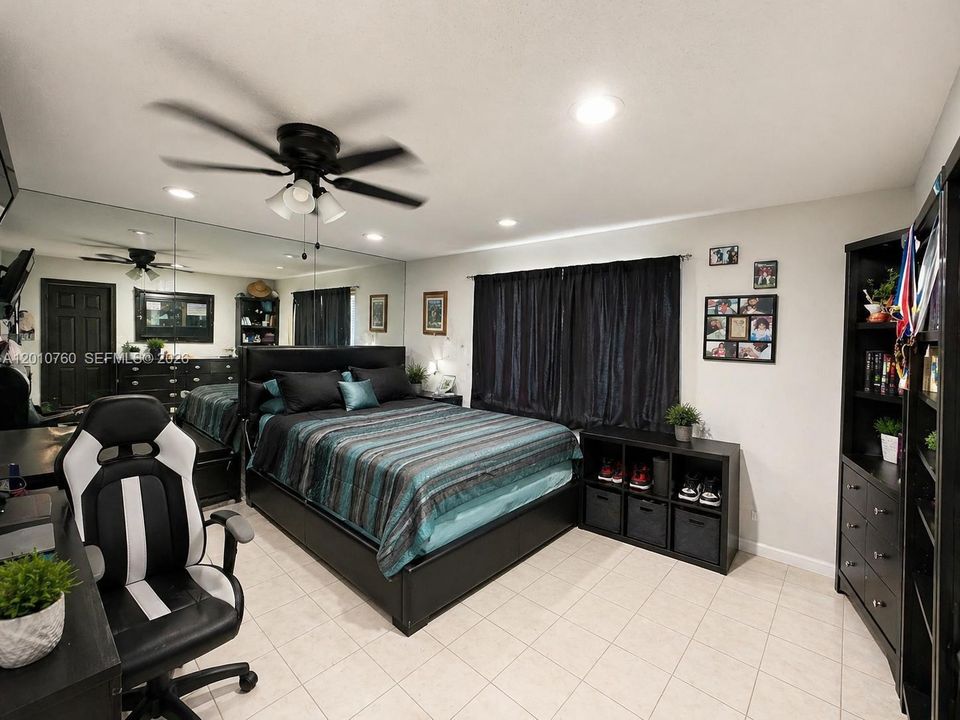 For Sale: $1,600,000 (7 beds, 4 baths, 4133 Square Feet)