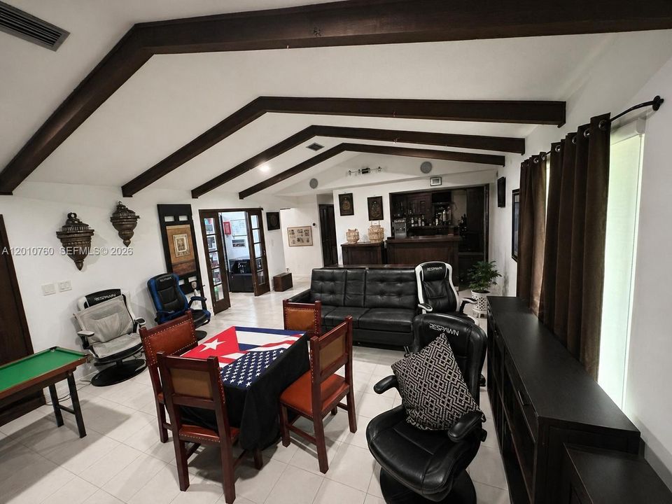 For Sale: $1,600,000 (7 beds, 4 baths, 4133 Square Feet)