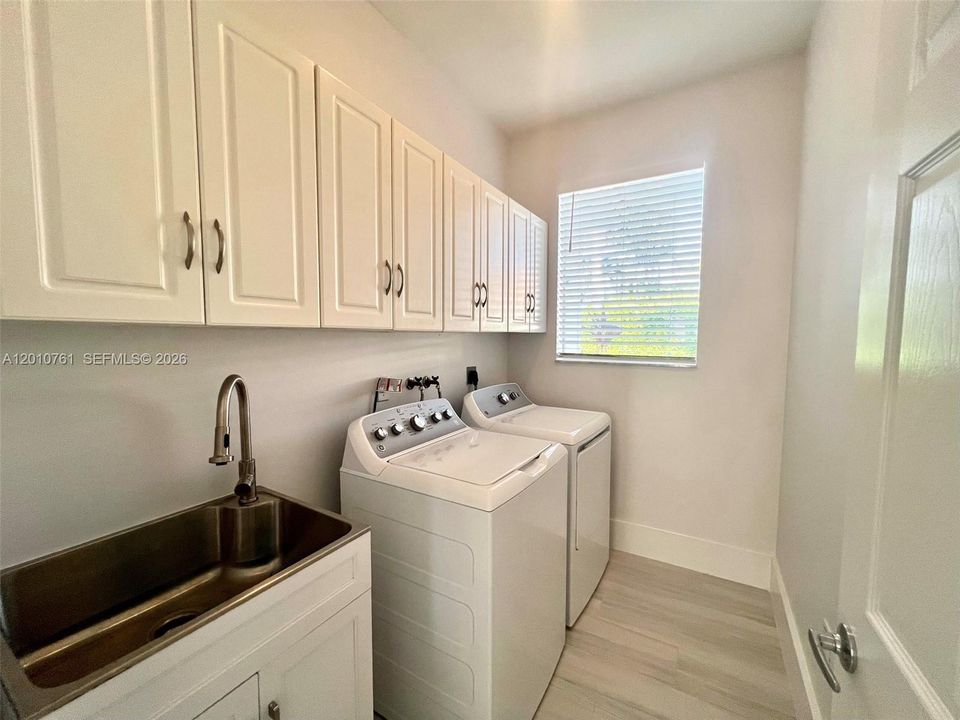 Active With Contract: $8,500 (4 beds, 3 baths, 2989 Square Feet)