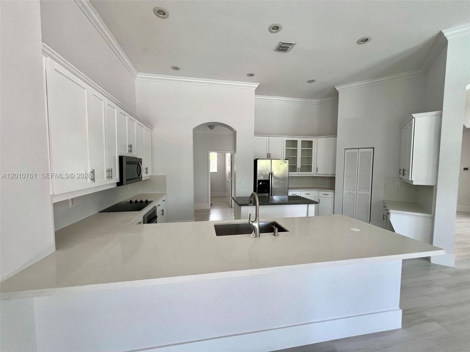 Active With Contract: $8,500 (4 beds, 3 baths, 2989 Square Feet)