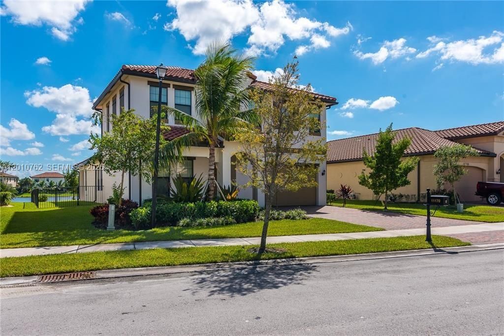 For Sale: $1,050,000 (4 beds, 3 baths, 3120 Square Feet)