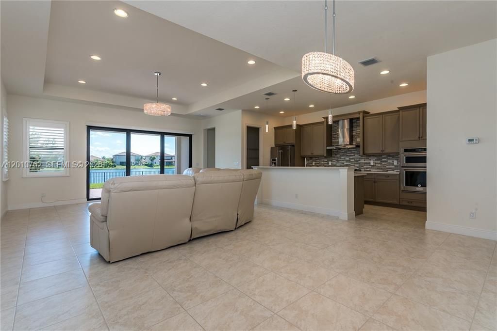 For Sale: $1,050,000 (4 beds, 3 baths, 3120 Square Feet)