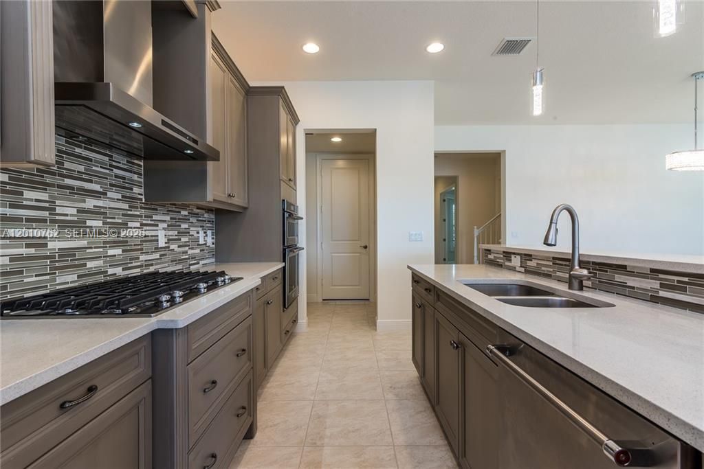 For Sale: $1,050,000 (4 beds, 3 baths, 3120 Square Feet)
