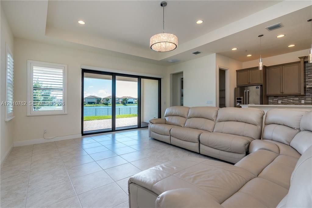 For Sale: $1,050,000 (4 beds, 3 baths, 3120 Square Feet)