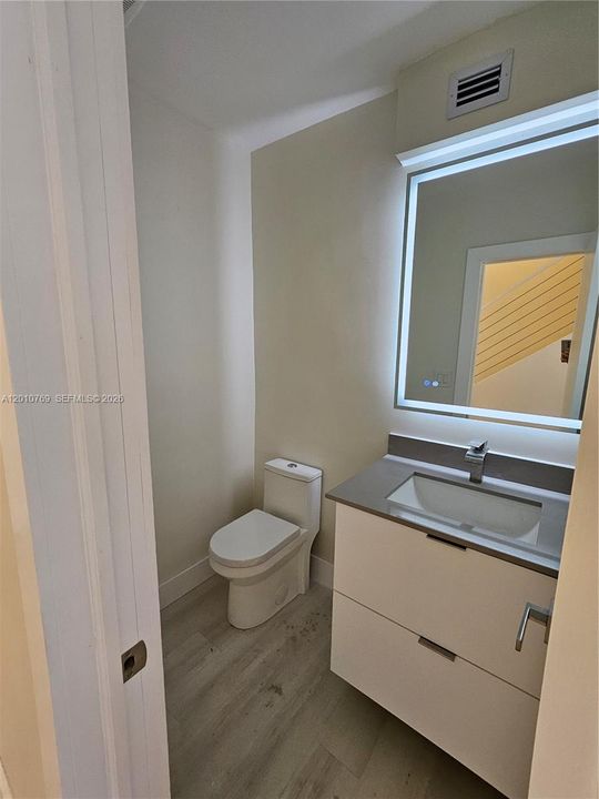 Под контрактом: $5,500 (3 спален, 2 ванн, 1776 Квадратных фут)