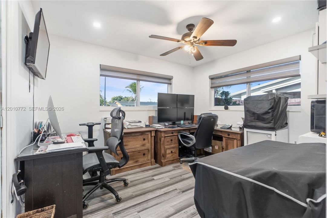For Rent: $4,500 (4 beds, 2 baths, 1261 Square Feet)