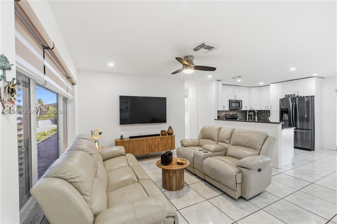 For Rent: $4,500 (4 beds, 2 baths, 1261 Square Feet)