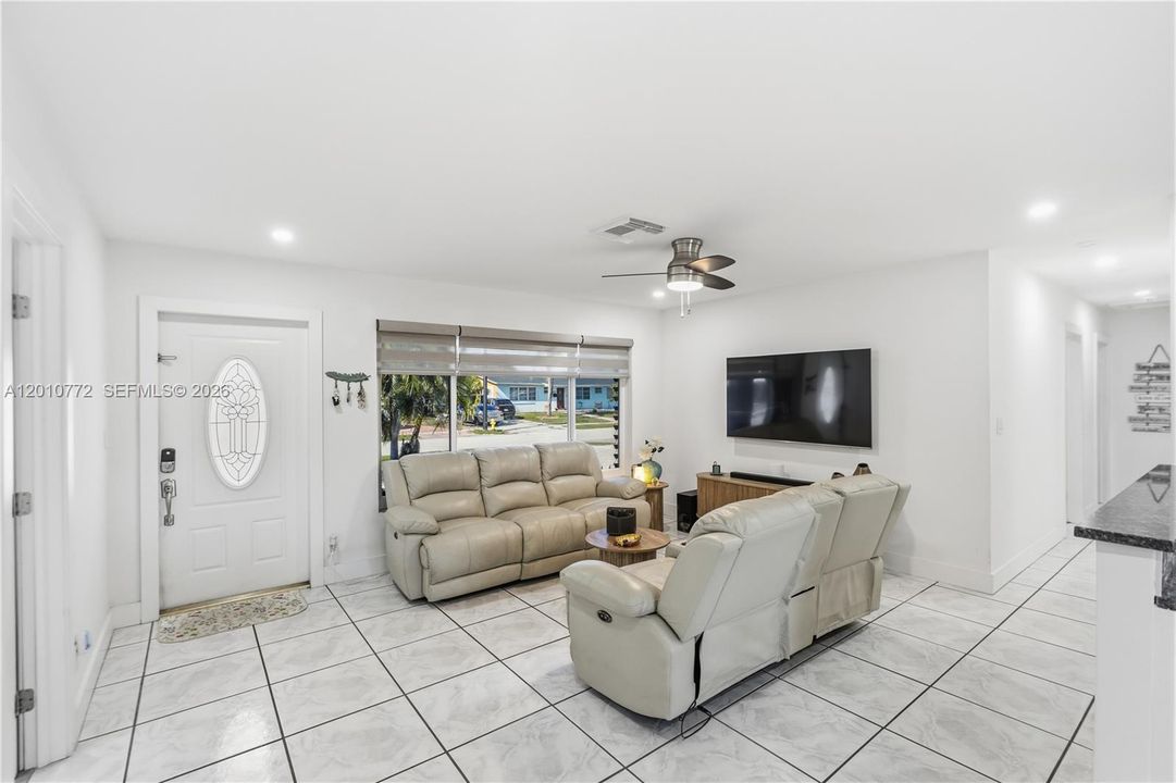 For Rent: $4,500 (4 beds, 2 baths, 1261 Square Feet)