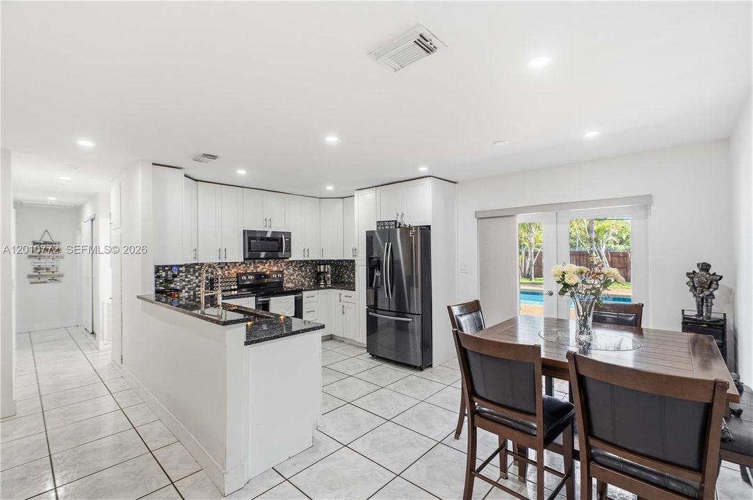 For Rent: $4,500 (4 beds, 2 baths, 1261 Square Feet)