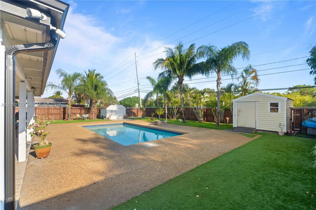 For Rent: $4,500 (4 beds, 2 baths, 1261 Square Feet)