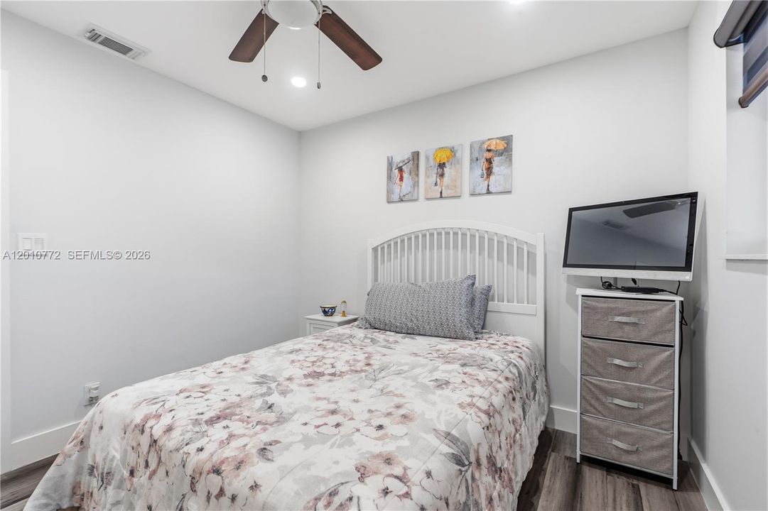 For Rent: $4,500 (4 beds, 2 baths, 1261 Square Feet)