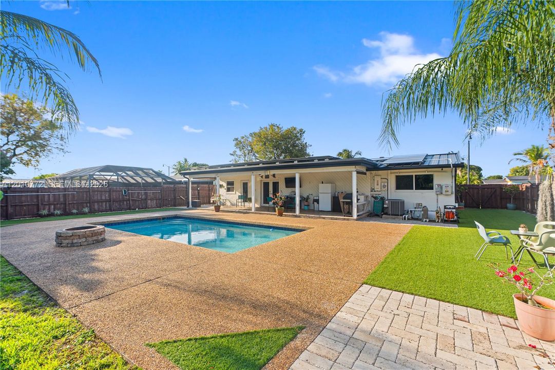 For Rent: $4,500 (4 beds, 2 baths, 1261 Square Feet)
