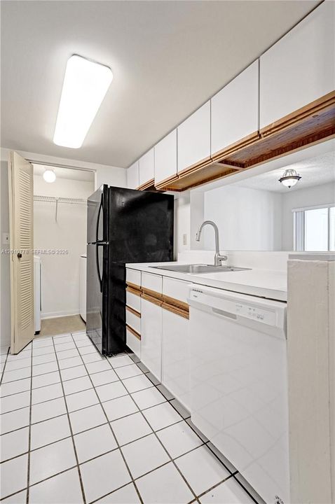 Под контрактом: $1,650 (1 спален, 1 ванн, 700 Квадратных фут)