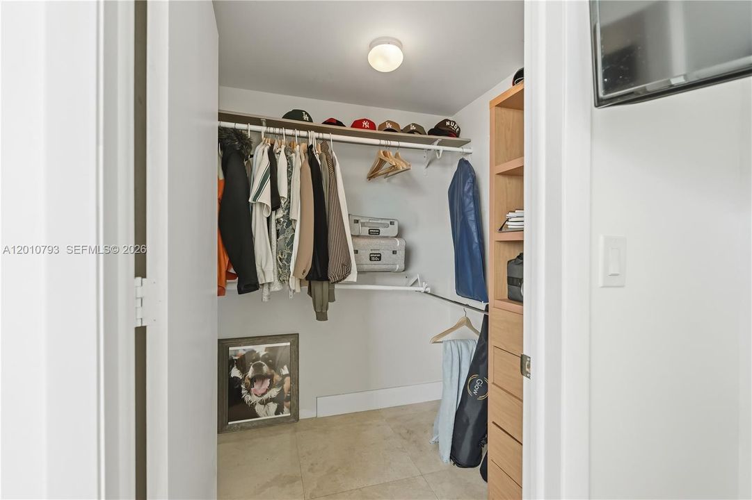 For Sale: $380,000 (1 beds, 1 baths, 768 Square Feet)