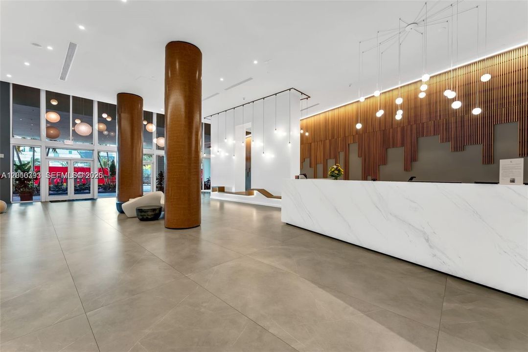 For Sale: $380,000 (1 beds, 1 baths, 768 Square Feet)