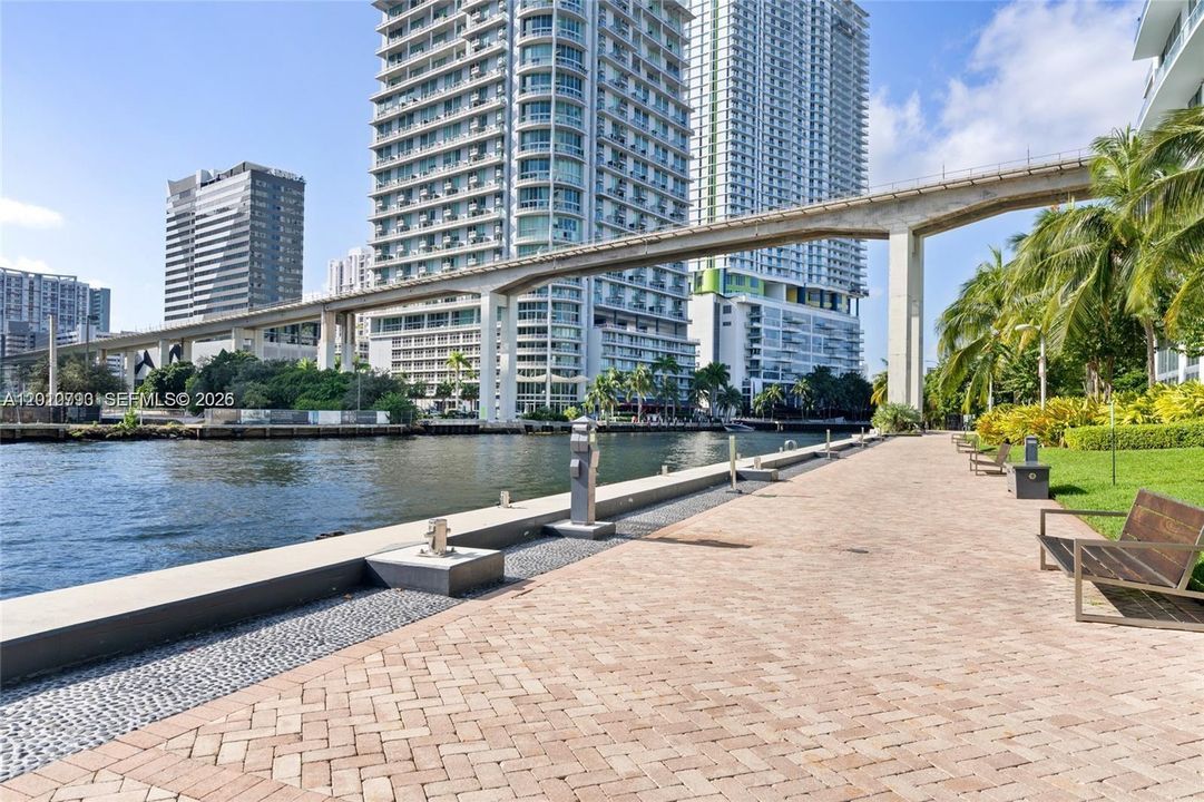 For Sale: $380,000 (1 beds, 1 baths, 768 Square Feet)