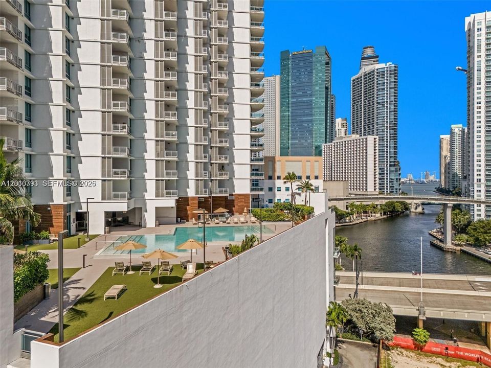 For Sale: $380,000 (1 beds, 1 baths, 768 Square Feet)