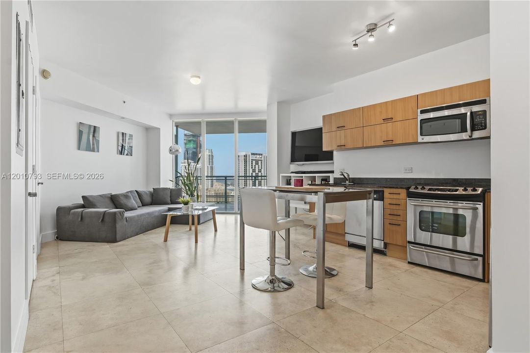 For Sale: $380,000 (1 beds, 1 baths, 768 Square Feet)