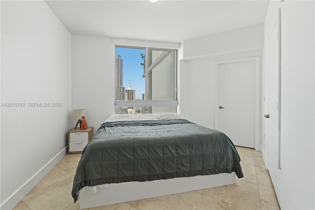 For Sale: $380,000 (1 beds, 1 baths, 768 Square Feet)