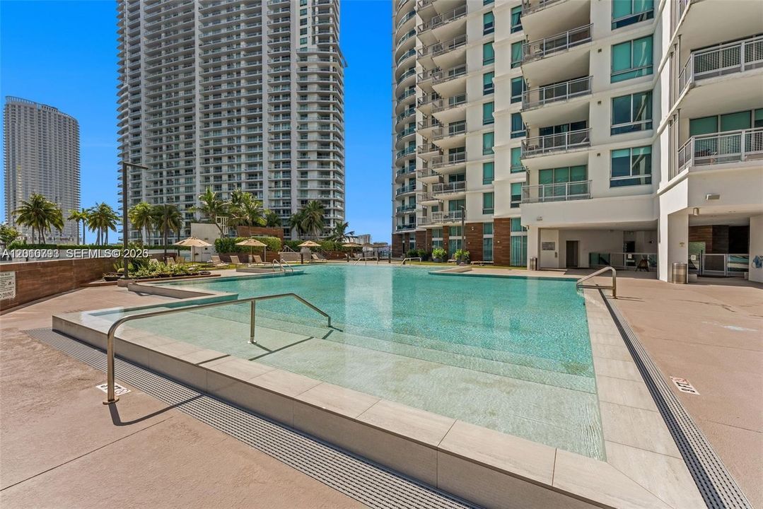 For Sale: $380,000 (1 beds, 1 baths, 768 Square Feet)